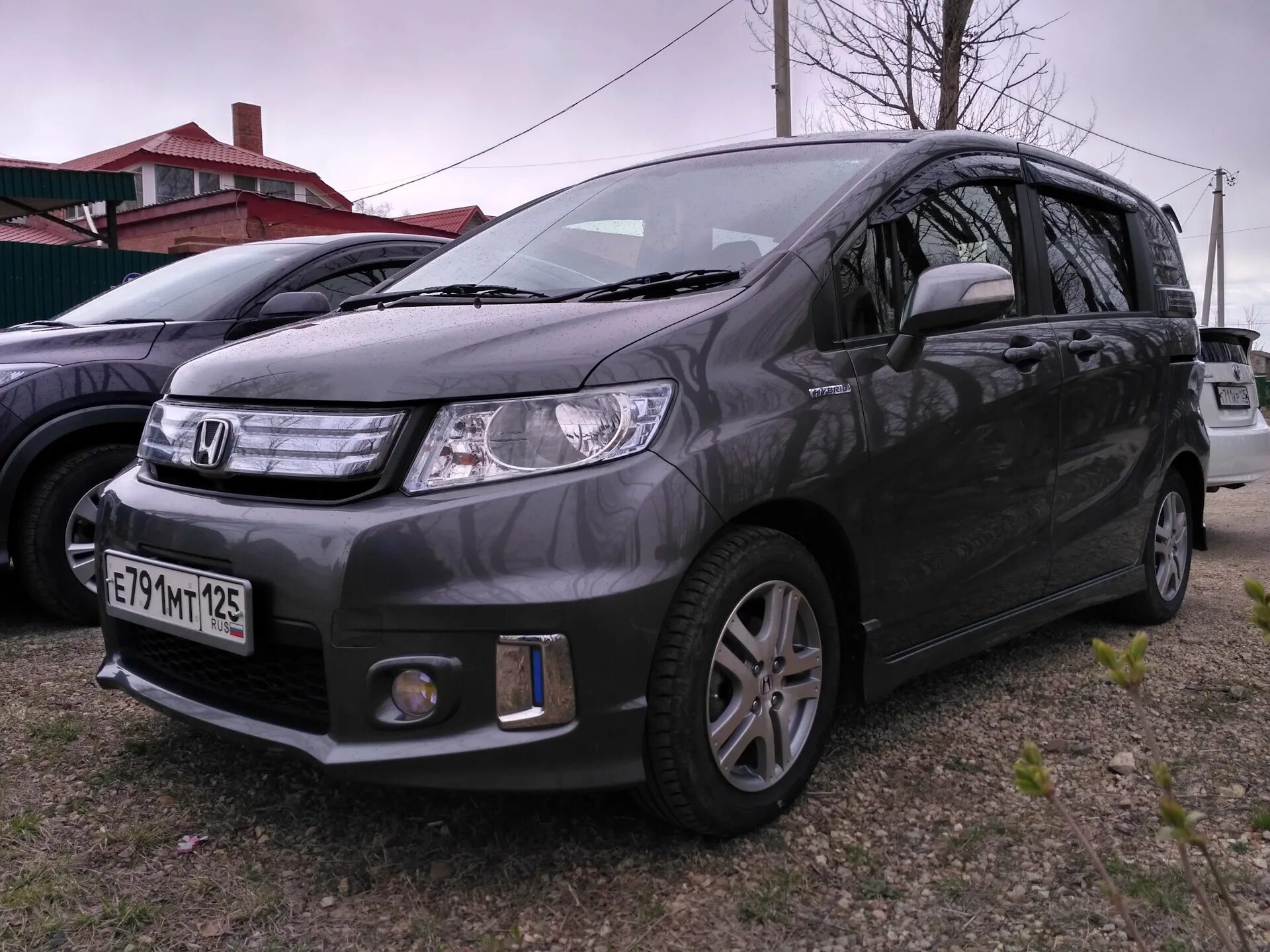 Колеса хонда спайк. Honda freed Spike. Хонда Спайк гибрид. Honda freed Spike гибрид. Honda freed Spike 2015.