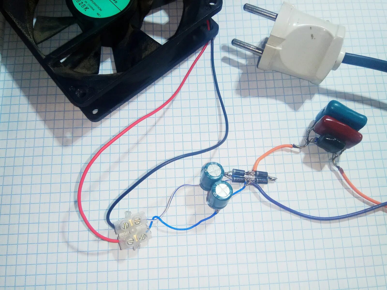 Кулер 12 вольт к 220 вольт. Вентилятор 12в запитать от 220 вольт. Кулер от компьютера от 220 вольт. Кулер с тремя проводами 12 вольт от 220 вольт. Как запустить кулер