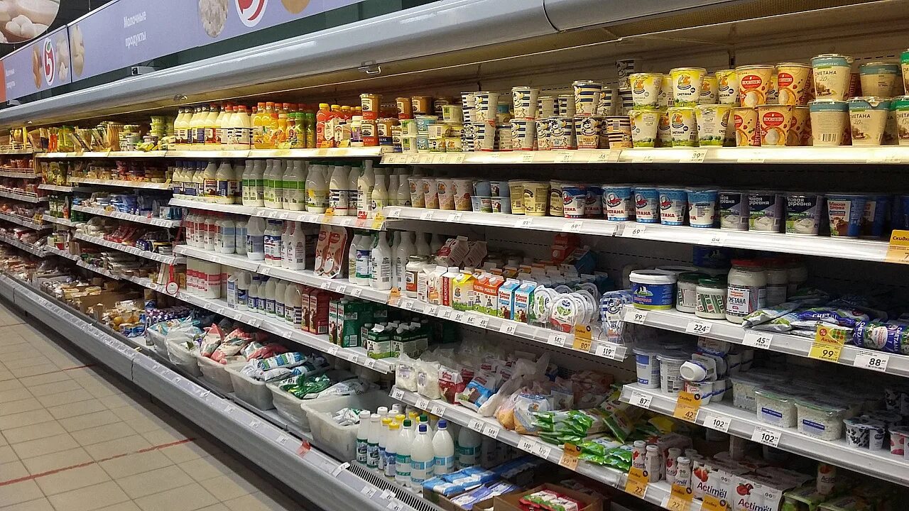 Прилавок магазина. Фреш бар alfa cola. С прилавков пропали. Ашан полки. Продукты в супермаркете.