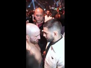 Бойцы мма. Волкановски vs топурия. Ufc эммет топурия кард. Топурия боец юфс. Алекс перейра боец.