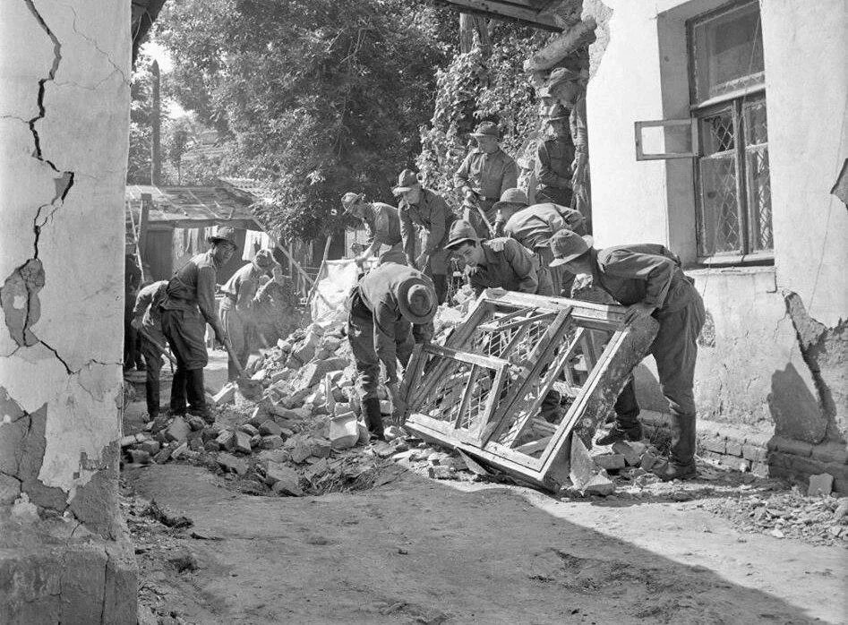 Ташкент землетрясение 1966 сколько. Землетрясение 1966 года в ташкенте. зилзила ташкент 1966. ташкент после землетрясения 1966. ташкент 1966 год.