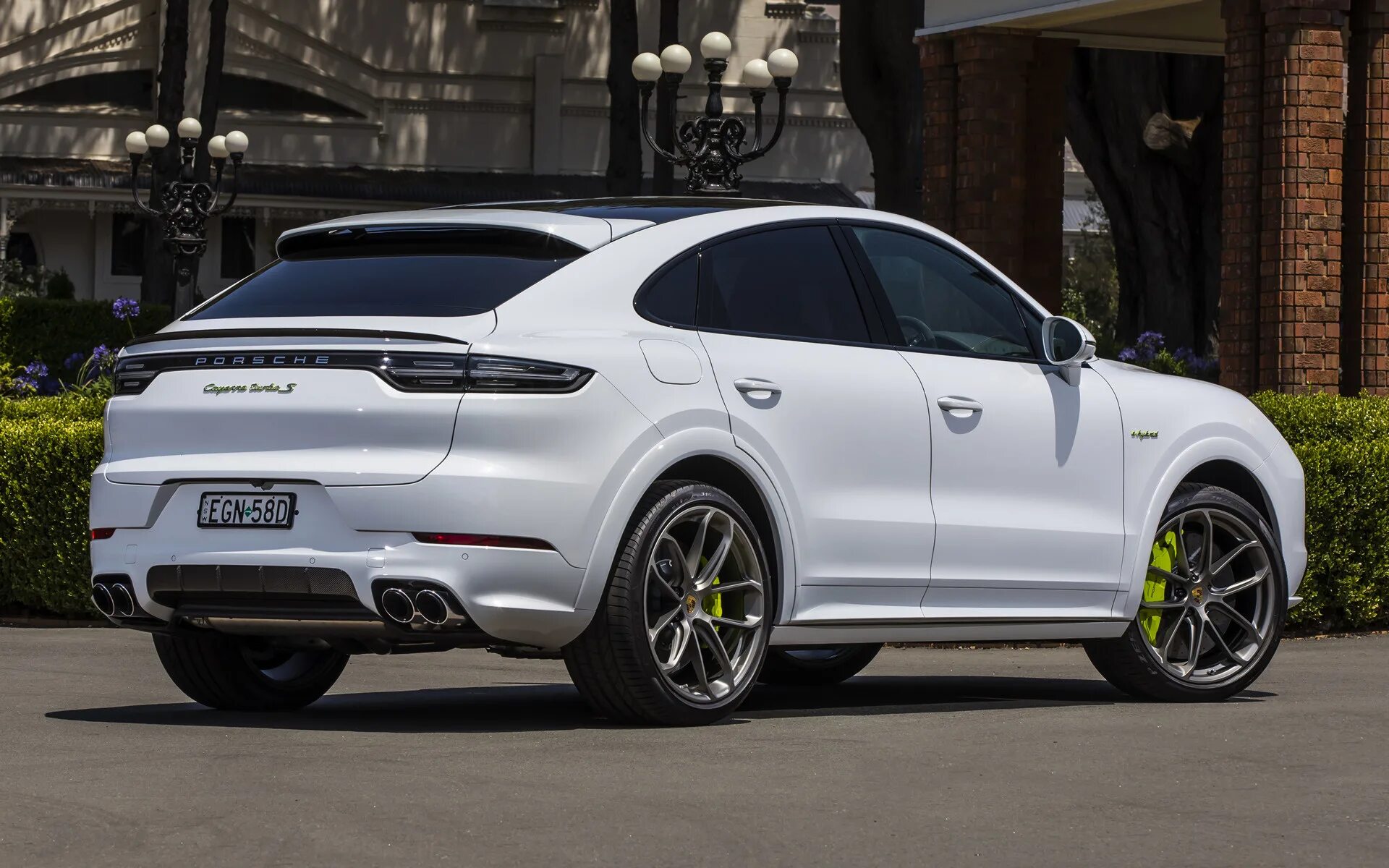 Porsche Cayenne Turbo s 2020. Порше Кайен турбо с 2020. Porsche Cayenne Coupe Turbo s e-Hybrid. Порше Кайен Turbo s 2020.