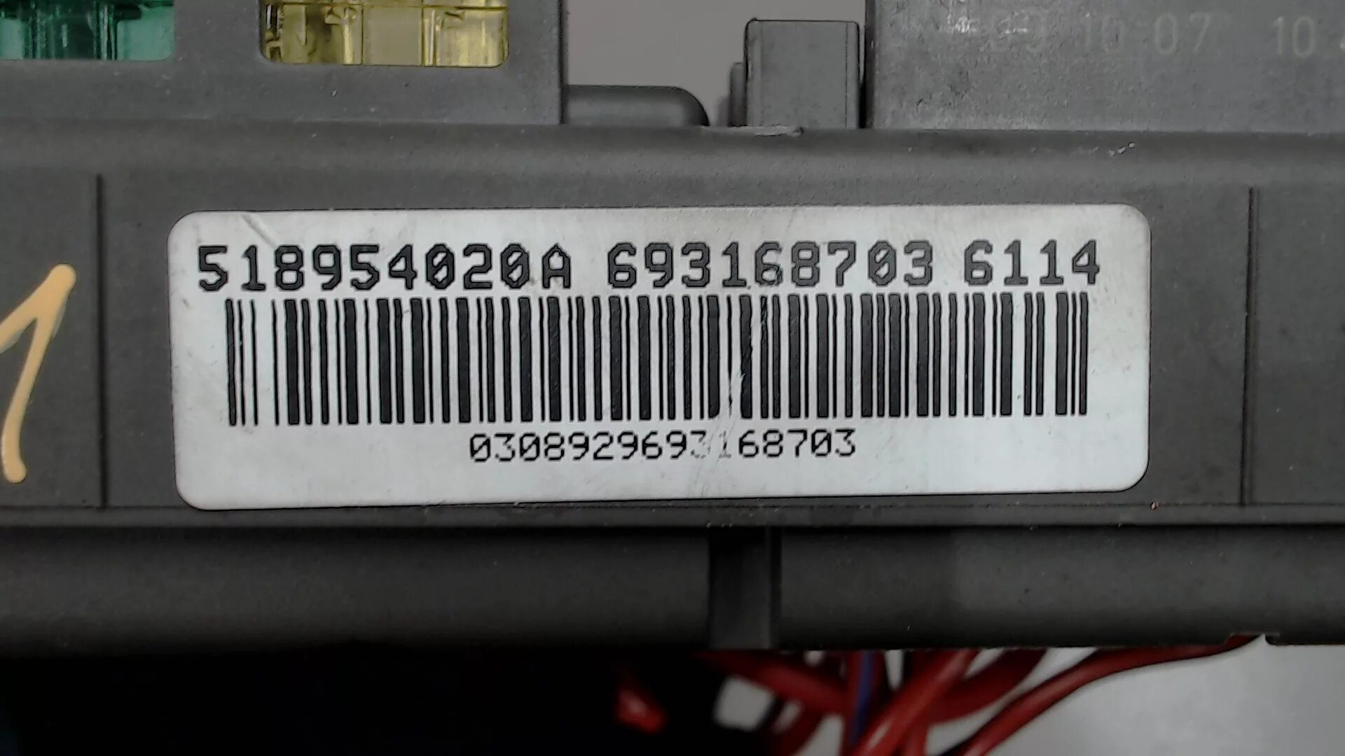 Предохранители bmw e70. Блок предохранителей е70. Блоки предохранителей х5 е70. X5 e70 блок предохранителей. E70 блок предохранителей.