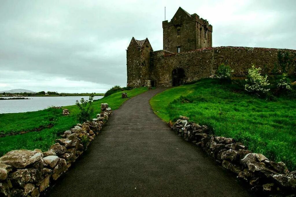 Голуэй ирландия. Аббатство кайлмор ирландия. Утёсы мо́хер, ирландия. Остров ирландия дублин. Ирландия входит.