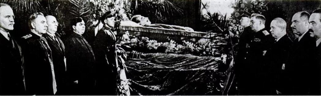 Сталин иосиф виссарионович похороны сталина. Сталин иосиф виссарионович в гробу. Сталин иосиф виссарионович похороны сталина. Свадьбин воскрешение иосиф сталин. Сталин иосиф виссарионович в мавзолее.