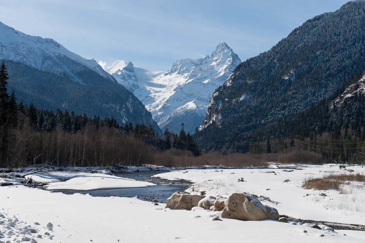 Теберда зимой. Домбай Теберда Архыз. Долина Архыз Тебердинский заповедник. Река Теберда Домбай. Теберда белалакая