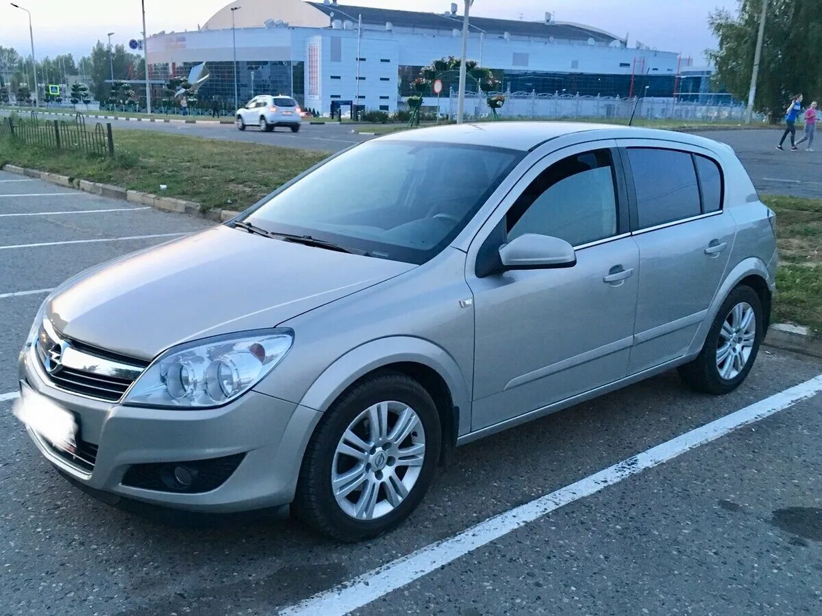 Опель хэтчбек 2008. Opel Astra h 2008 Рестайлинг. Opel Astra 2008 хэтчбек. Opel Astra 2008 1.8.