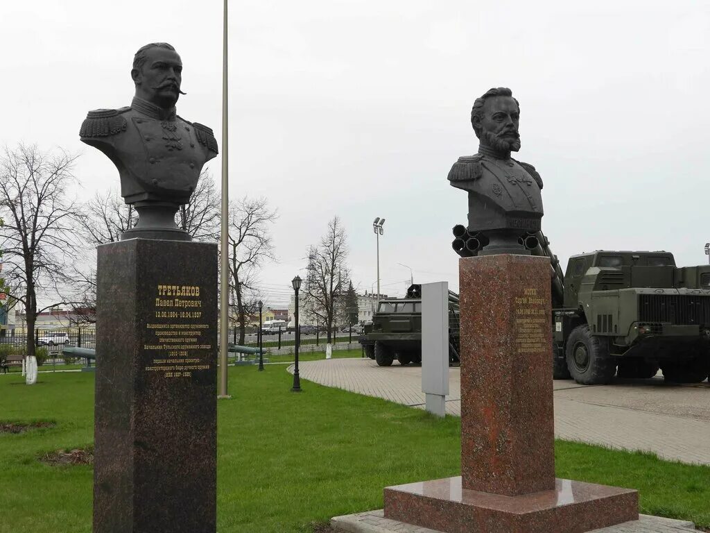 Никита демидов памятник в туле. Город тула город оружейников. Памятник тула город оружейников. Военные достопримечательности тулы. Тула город оружейников.