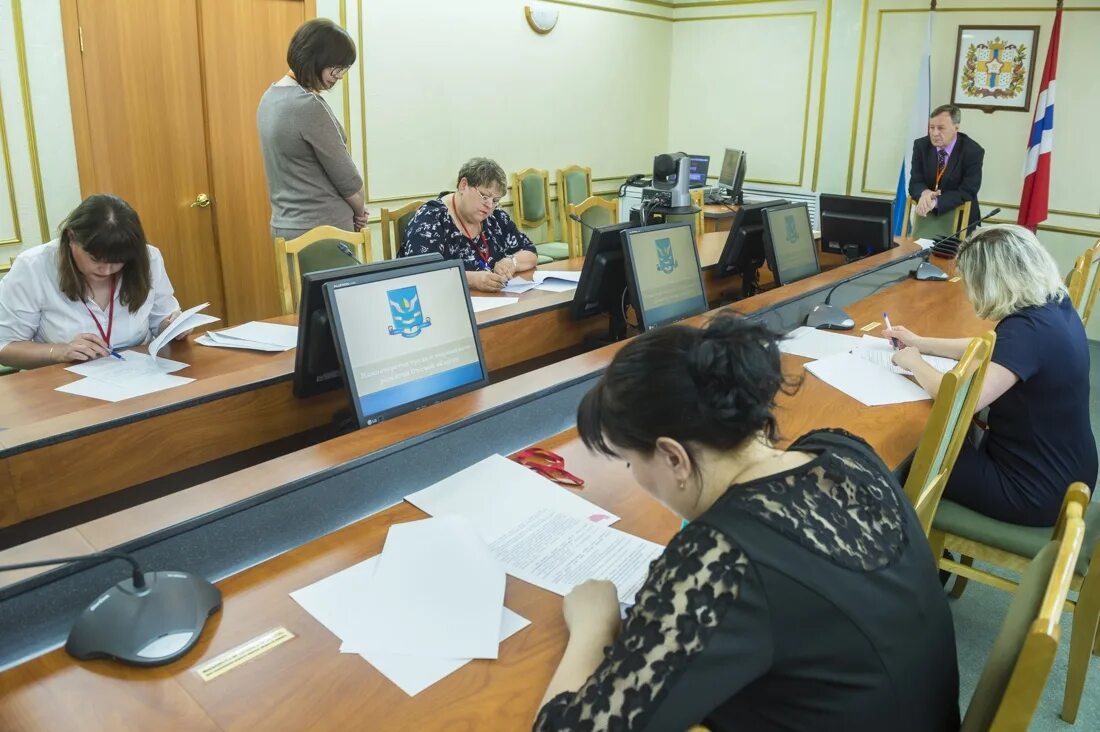 Сайт минтруда омской области. Минтруд Омск. Министерство Омской области сотрудники. Министерство социального развития Омск. Управление Минтруда.