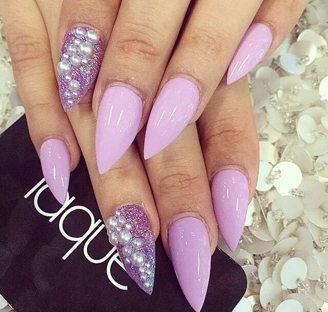 острые ногти. красивые острые ногти. маникюр на острые ногти 2024. формы ногтей миндаль и стилет. длинные ногти 2022 стилеты.