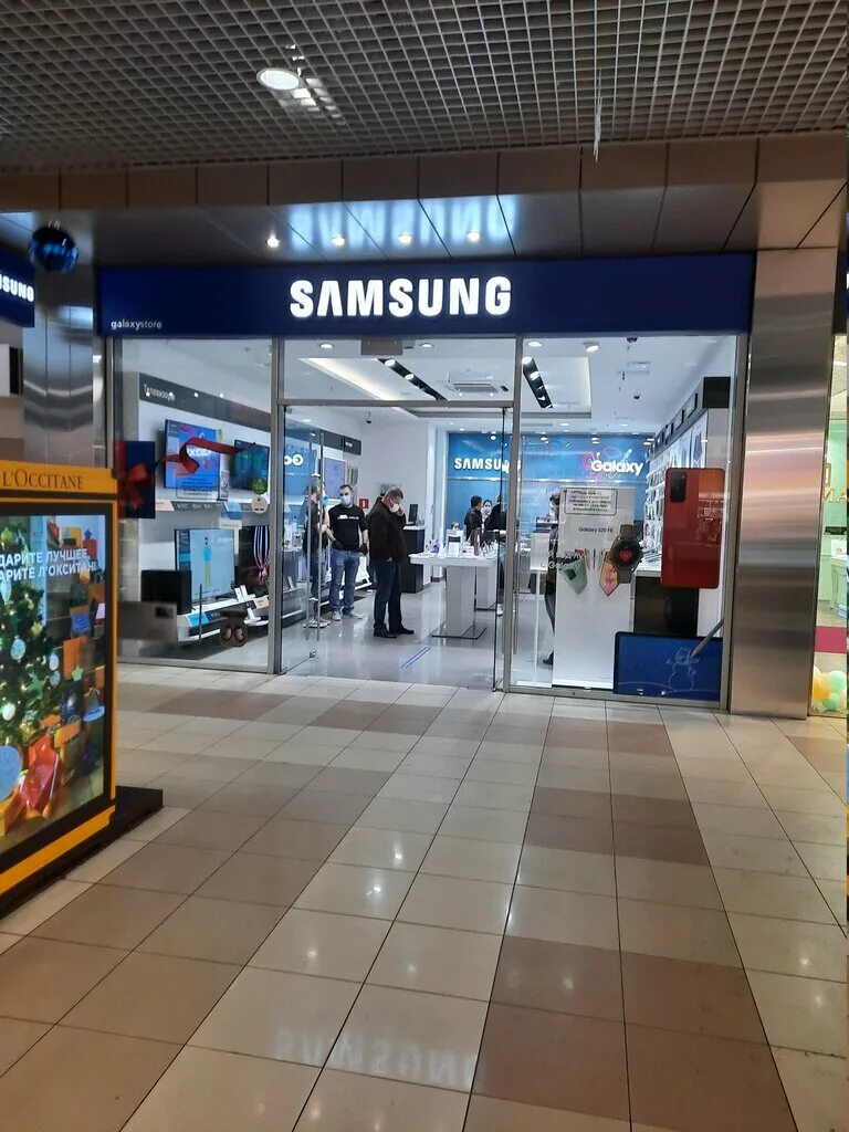 Перерва 43 корп 1. Самсунг Москва. Samsung магазин в бум. Самсунг на улице. Улица Перерва 43 корп 1 с 1.