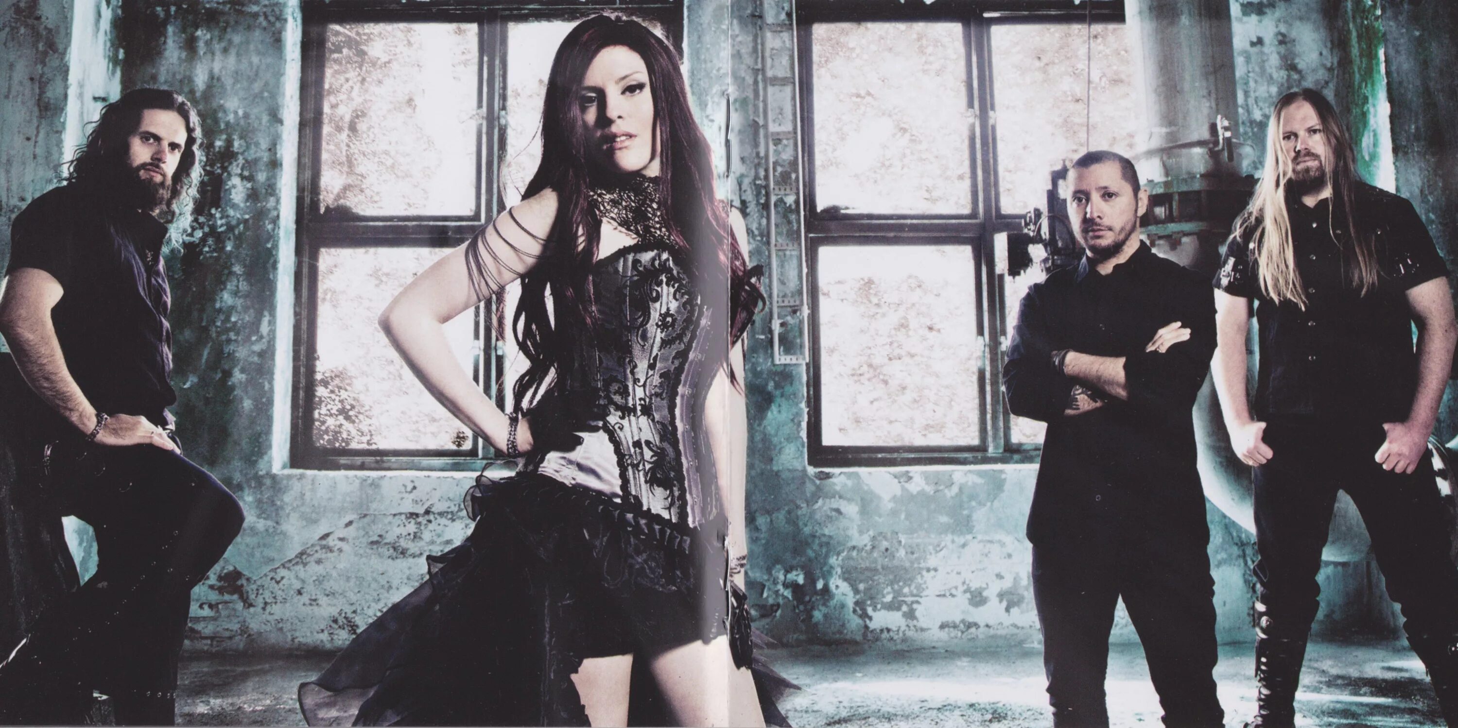 Группа sirenia вокалистки. Sirenia riddles, ruins revelations 2021. Sirenia - perils of the deep blue (2013). Ailyn sirenia. Группа sirenia.