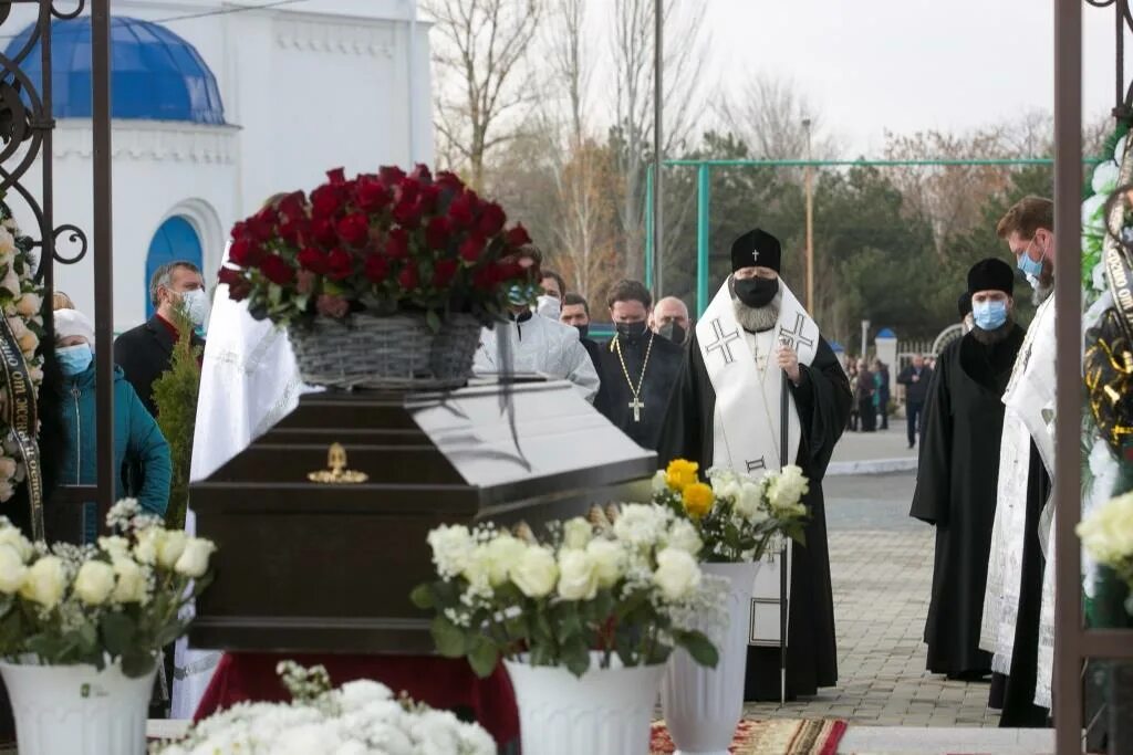 Умер отец николая. Покровский храм Любицкое. Покровский храм Ростов-на-Дону на Северном кладбище. Часовня Северное кладбище Богучар Воронежская.