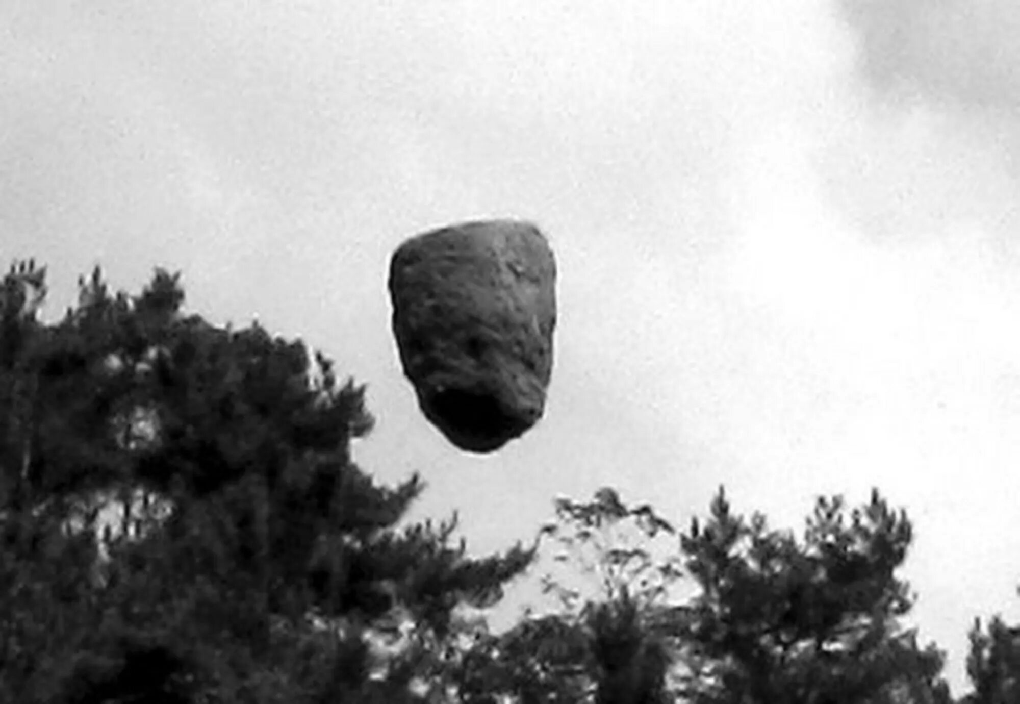 Падающие камни. Падающие камни. Камнем на землю упала. Метеорит sericho. Камнем на землю упала.