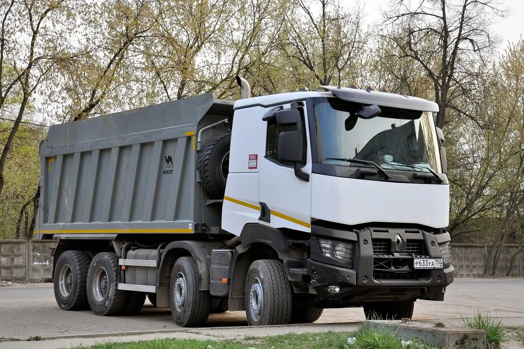 Renault c. Рено самосвал 8х4. Renault Trucks k 440 8*4. Renault Kerax самосвал. Рено Керакс 6х4 самосвал.