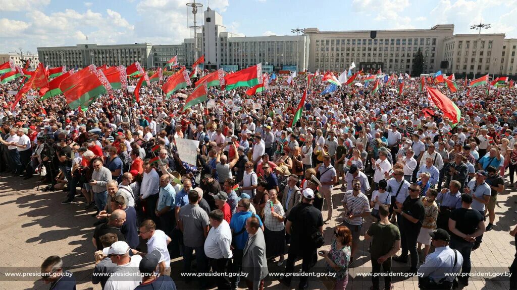 1 августа 2020 г. Митинг в Минске 16 августа 2020. Минск площадь независимости митинг. Митинг за Лукашенко 2020. Лукашенко на митинге в Минске.