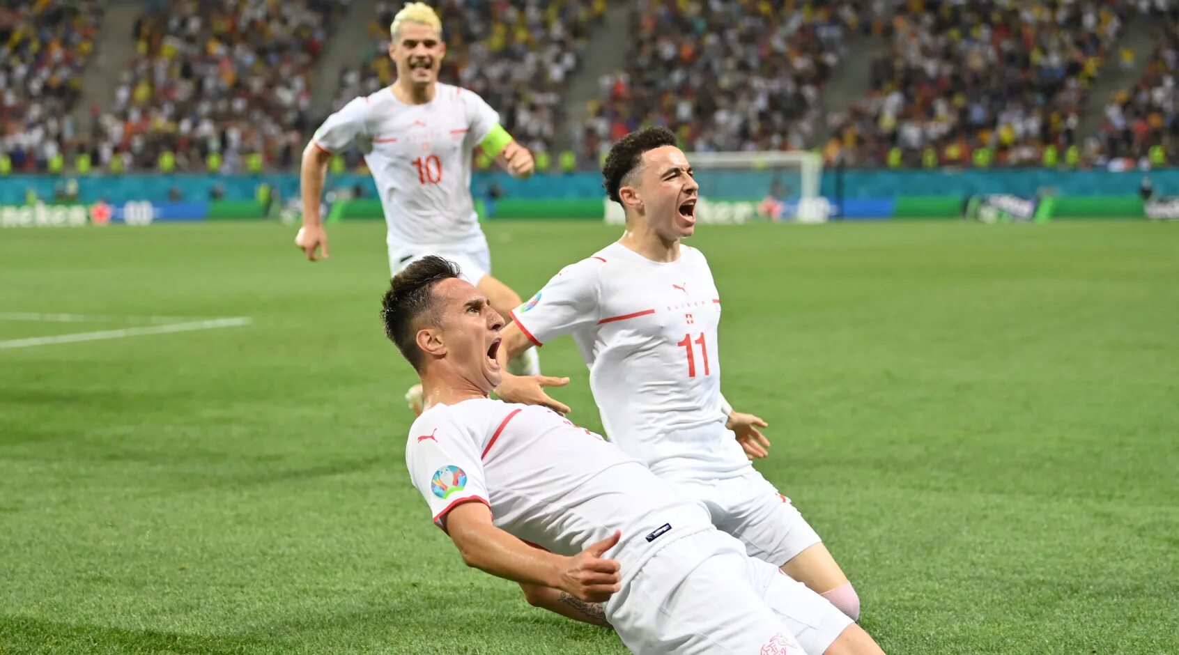 Fifa pictures. Футболисты играют на поле. Игры сборной швейцарии по футболу. Игры сборной швейцарии по футболу. Форма сборной швейцарии по футболу.