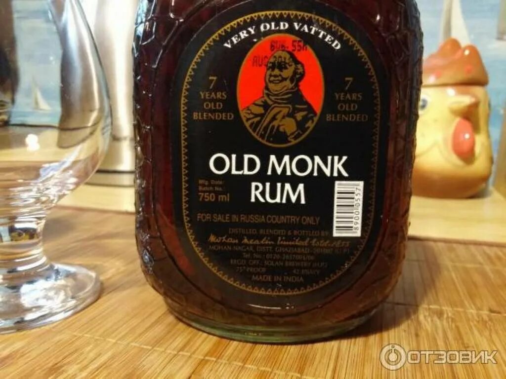 Индийский old monk. Олд Монк Ром. Темный Ром Олд Монк. Тайский Ром Олд Монк. Олд Монк магнит.