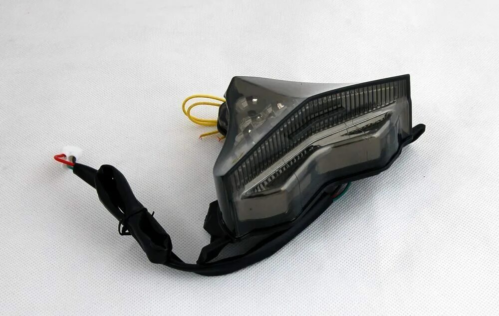 Ямаха стоп сигнал. Стоп сигнал yamaha. задний фонарь с поворотниками для viper active. стоп сигнал с поворотниками. схема фары с интегрированными поворотниками yamaha r1.