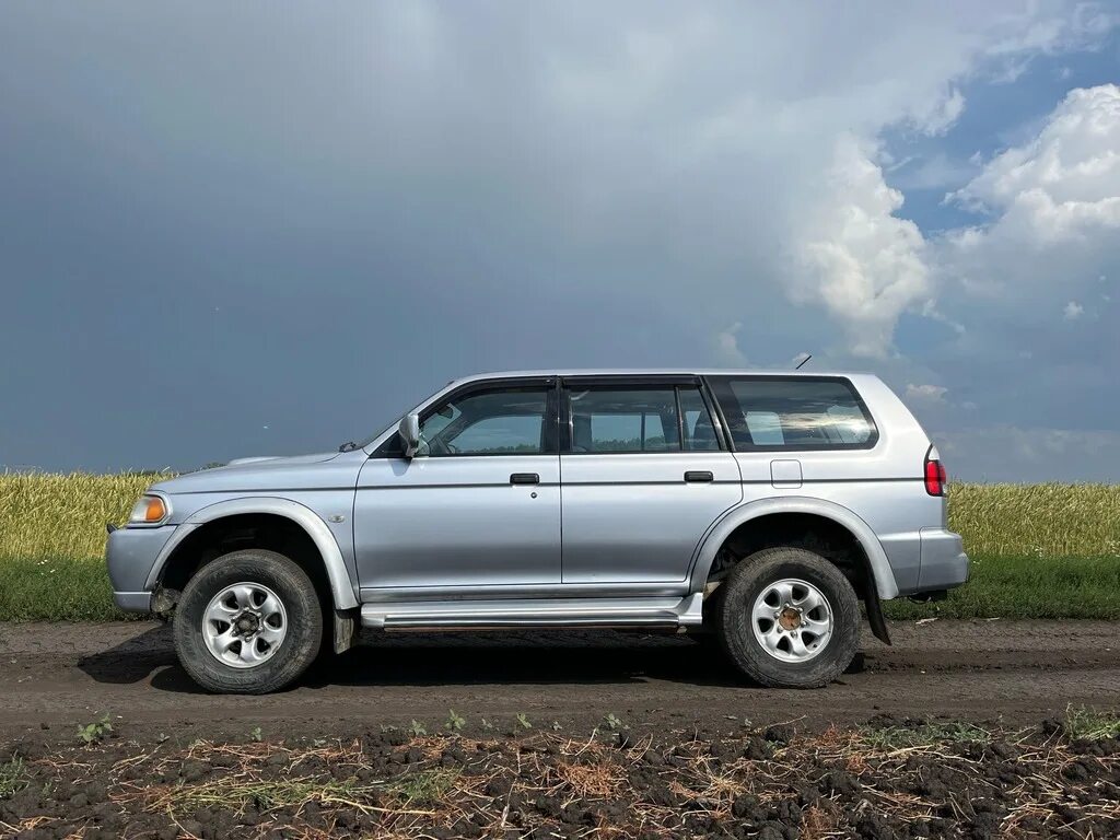 Характеристика pajero sport. Паджеро спорт 1 поколения. Mitsubishi Pajero Sport 1g. Mitsubishi Pajero Sport 1. Mitsubishi Pajero Sport 1 поколения.