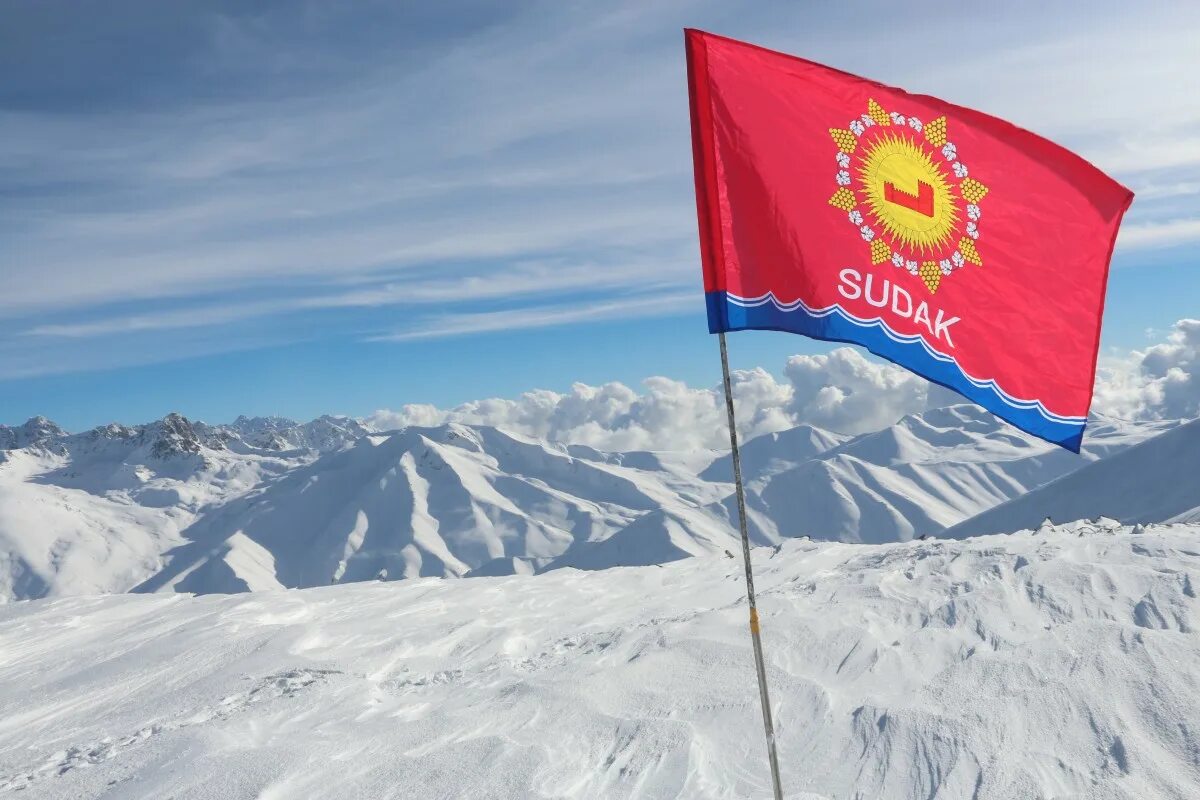 Флаг горна. Флаг Гималай. Гималаи флаг страны. Флаг с горами. Стяг на вершине Гималаев.