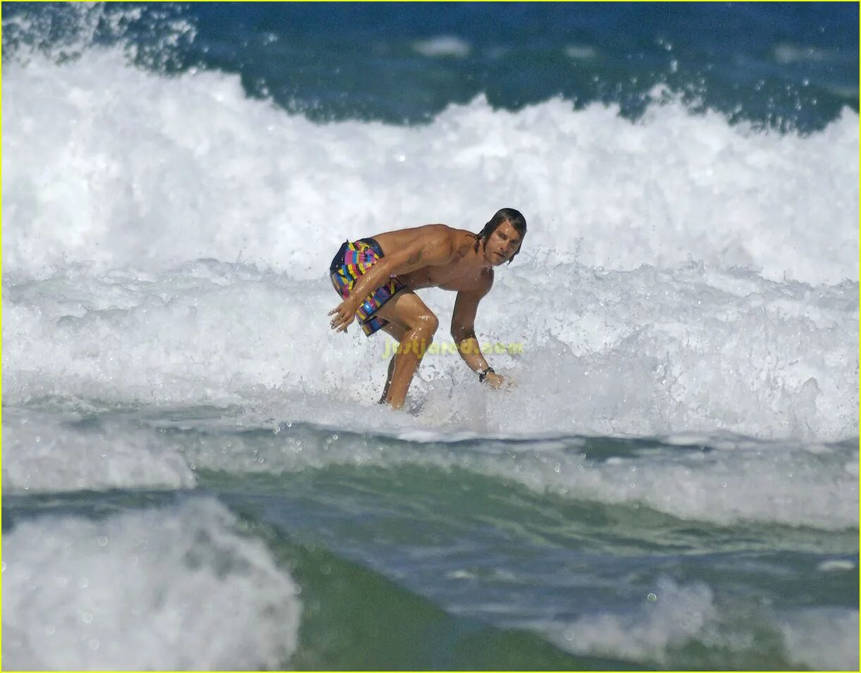Волна Мэттью Макконахи. Мэттью Макконахи фотосессия 2019. Мэттью Макконахи Surfer, dude. Matthew MCCONAUGHEY Photoshoot. Catching wave