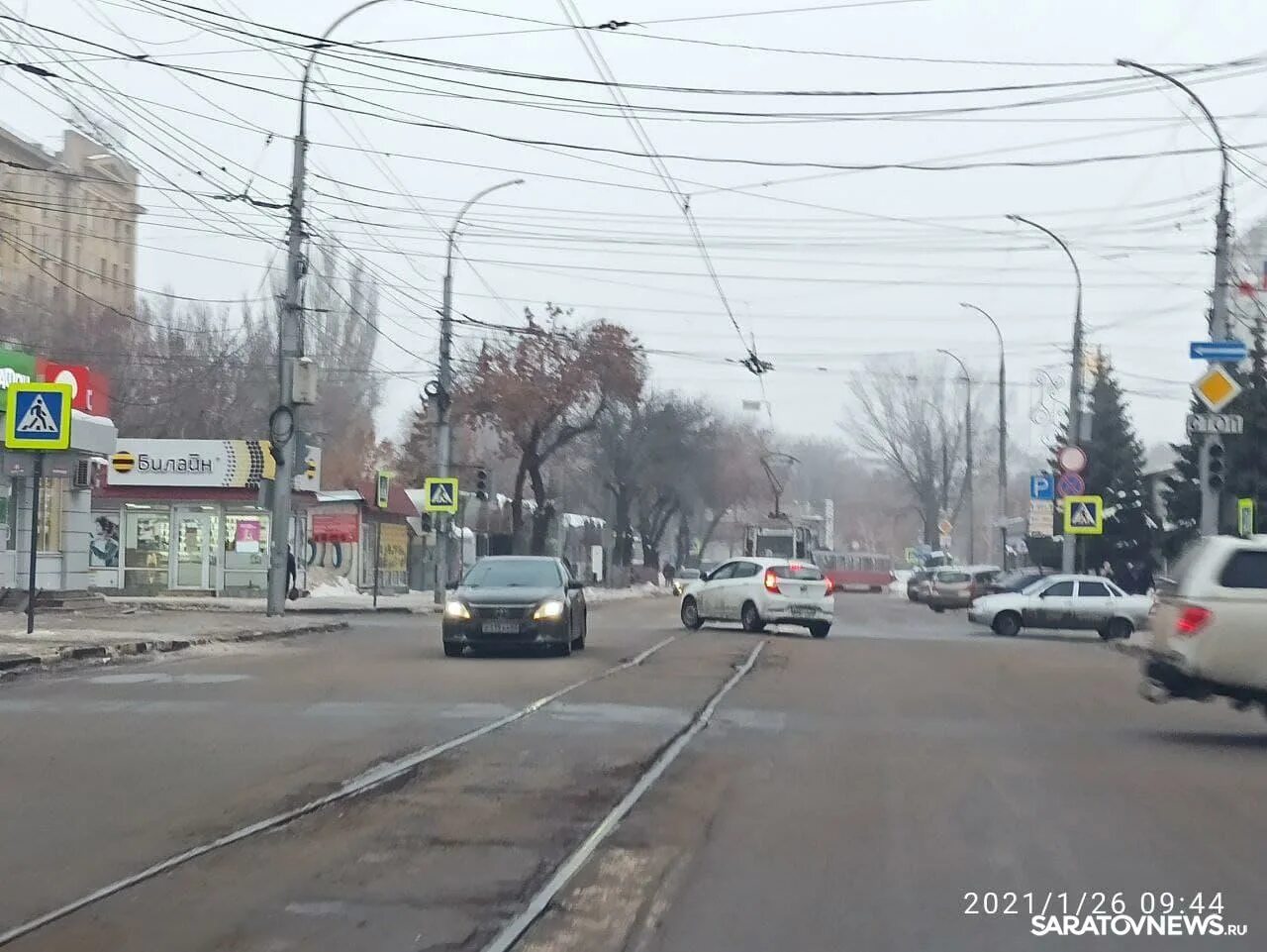 Светофор саратов. Кольцевые перекрестки в Саратове. Саратов движения на дороге. Светофор Саратов Кировский район. Рахова светофор Чита.