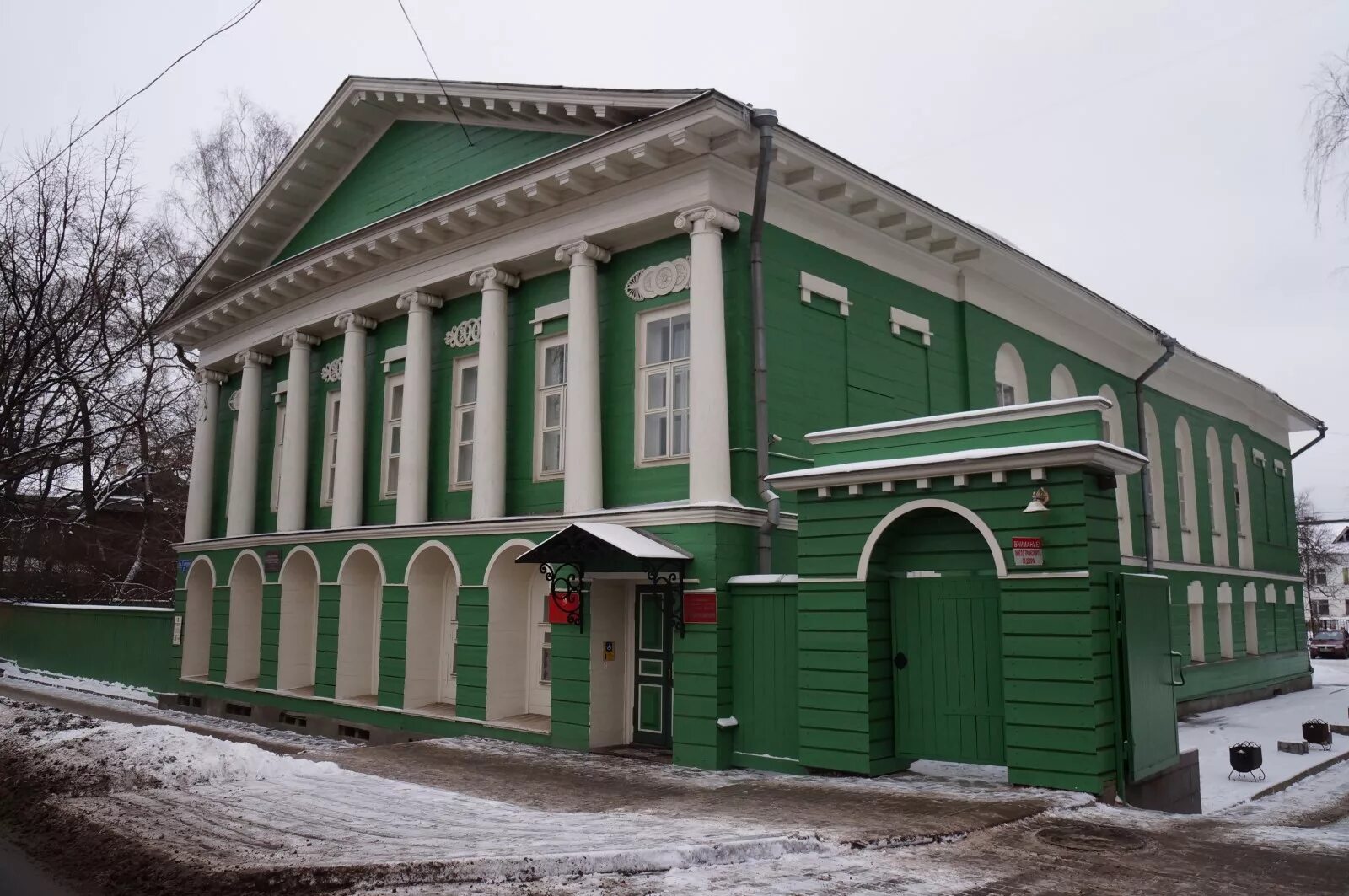Дом какого помещика был сильно захламлен. Дом помещика. дом помещика 19 века. дом помещицы. дома помещиков.