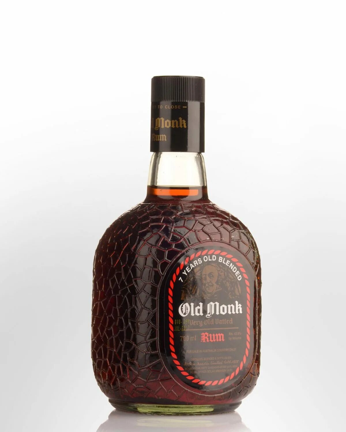 Индийский old monk. Ром индийский Олд Монк. Ром из Гоа Олд Монк. Темный Ром Олд Монк. Блэк Монк Ром.