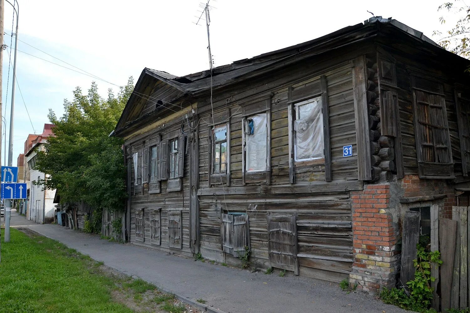 Где жить в тюмени. Крапивин Тюмень. Дом Крапивина в Тюмени.