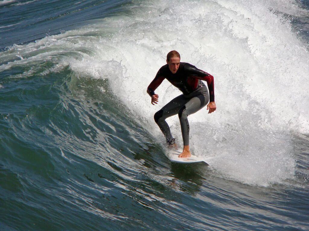 Волны на ладоге. Surfway серфинг марокко 2023. Surf job. Surf job. Серфер на гребне волны.