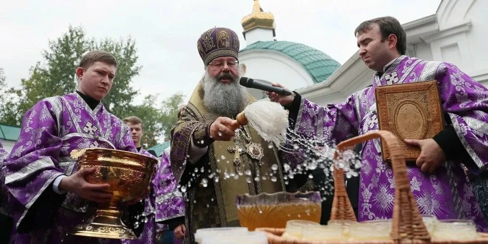 Фестиваль медовый спас. Медовый спас в церкви. Медовый спас служба в церкви. Праздник меда.