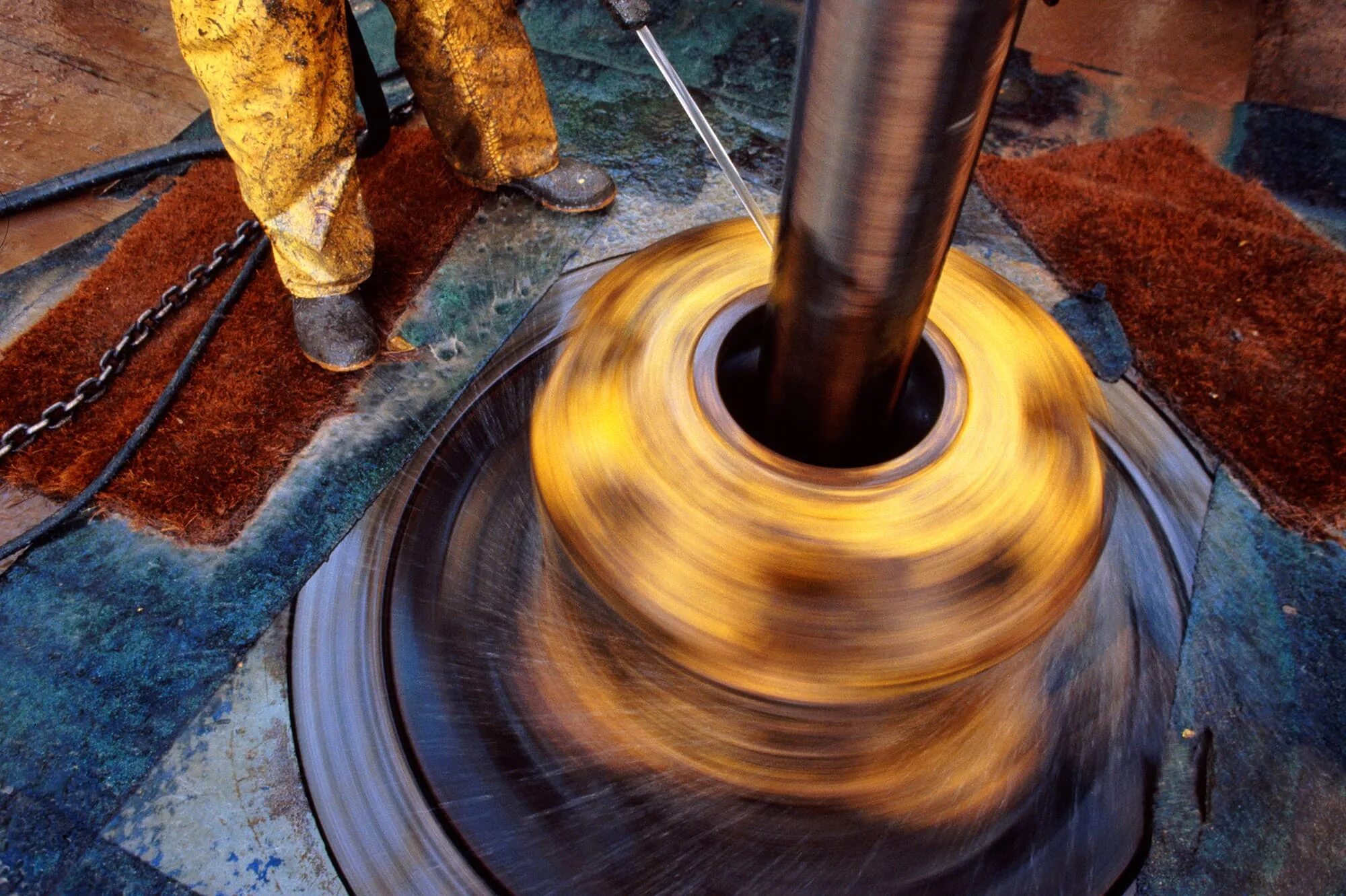 Бура добыча. Роторный экскаватор sandvik. Большие буры для нефтедобычи. Бурение взрывных скважин сбш-250 на карьерах. 02.