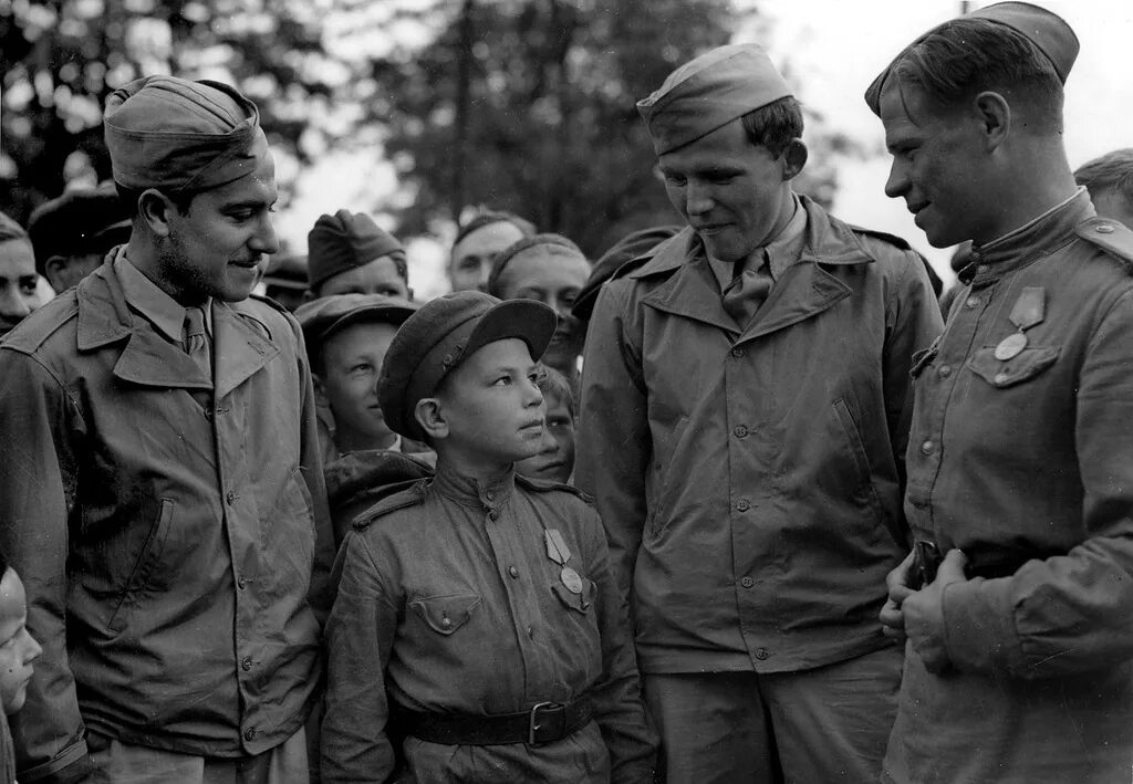 Мальчик вов. Великая Отечественная война 1941-1945 дети войны. Дети солдаты Великой Отечественной войны. Skaramanga 1972 Гитлерюгенд