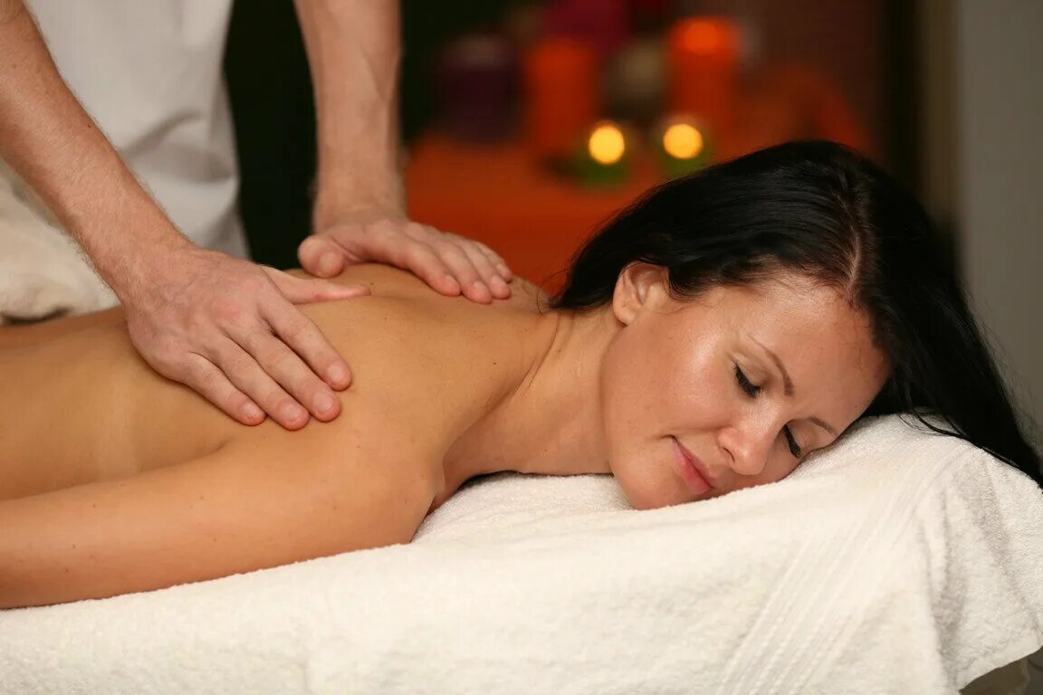 Массаж молодых девушек. Девушка ухоженная массаж. Юный массаж. Видеоролики про массаж. Королевский массаж.