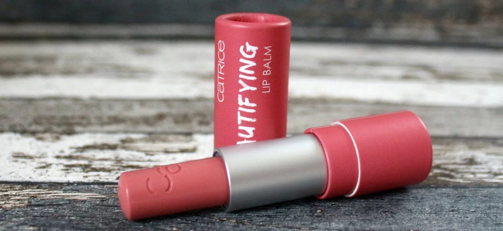 Catrice glow lip balm. Бальзам катрис. catrice бальзам для губ sheer beautifying. catrice бальзам для губ sheer beautifying lip balm. catrice/бальзам д/губ sheer beautifying т.040/904967/красный.