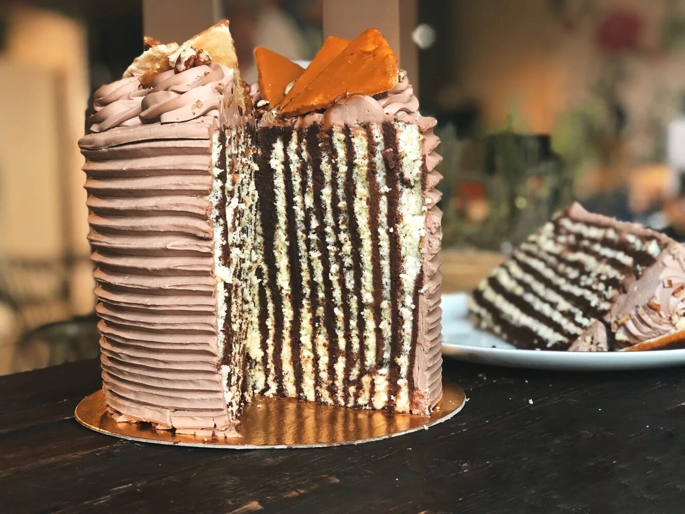 Вертикальный торт. Вертикальный торт. Метрополис торт карамельное яблоко. Вертикальный торт. Вертикальный торт.