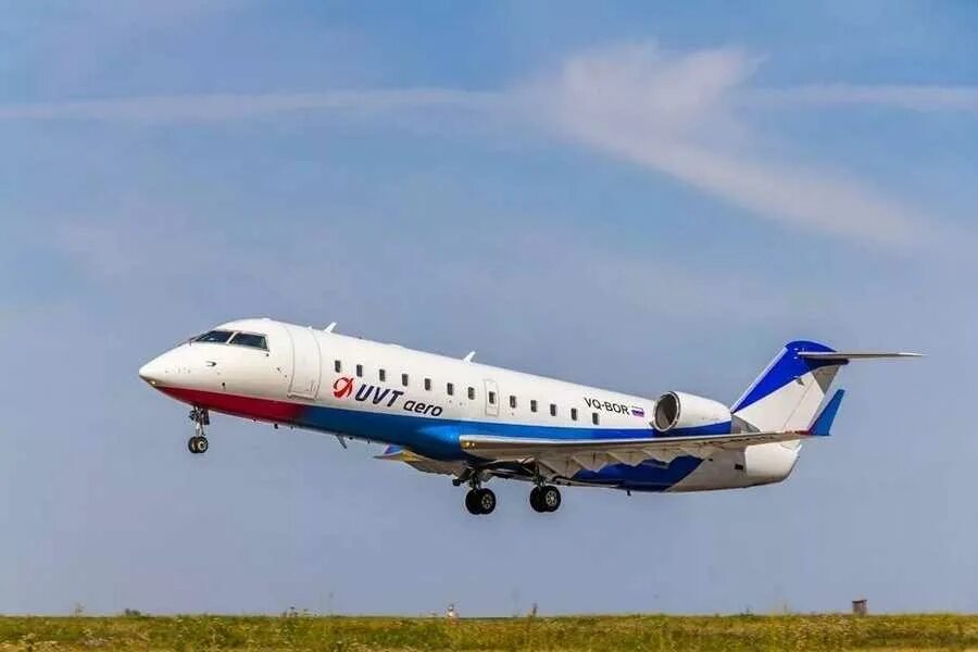 Bombardier crj200. Авиакомпания UVT Aero. ЮВТ Эйр Казань. ЮВТ Аэро самолеты. Купить абакан сочи