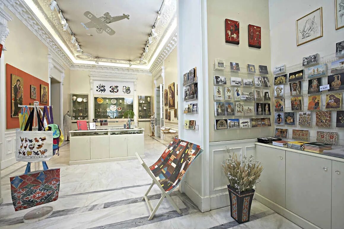 бутик эрмитаж владивосток. книжный магазин в эрмитаже. эрмитаж магазин сувениров. эрмитаж сувенирный магазин. эрмитажный магазин в санкт-петербурге.