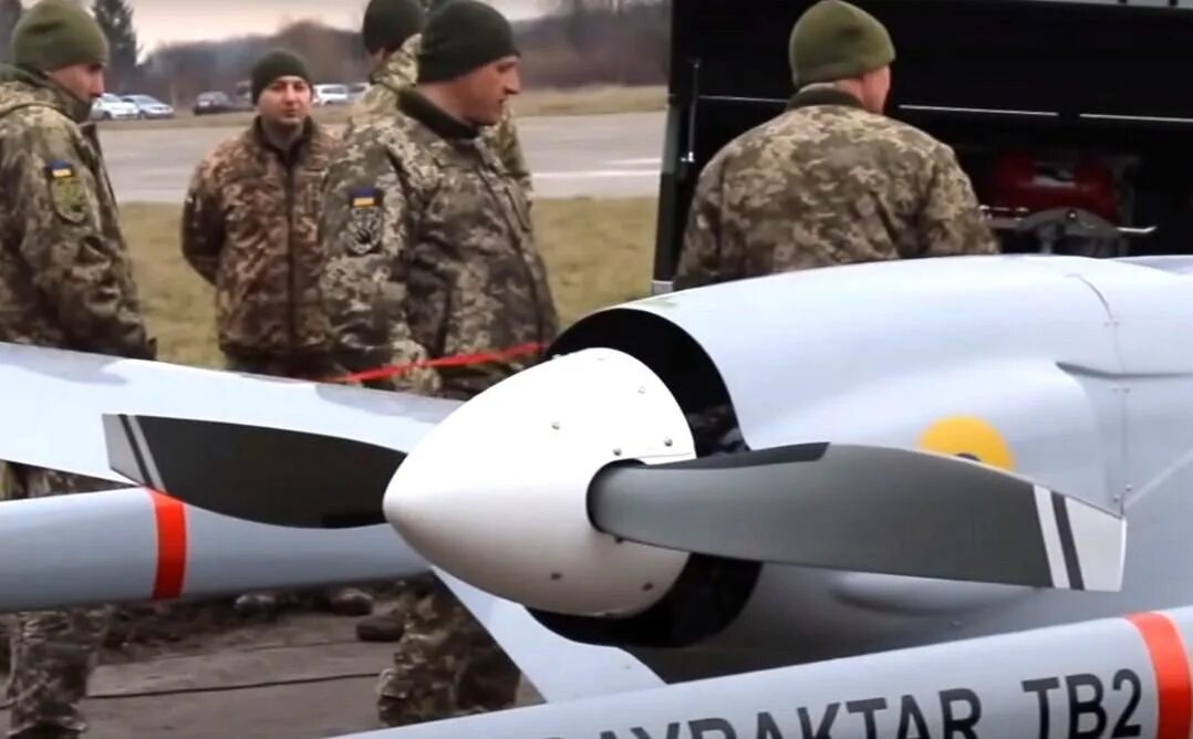 Откуда у украины беспилотники. Откуда у украины беспилотники. Силуэты беспилотников. Турецкий беспилотник bayraktar tb2. Байрактар tb2.