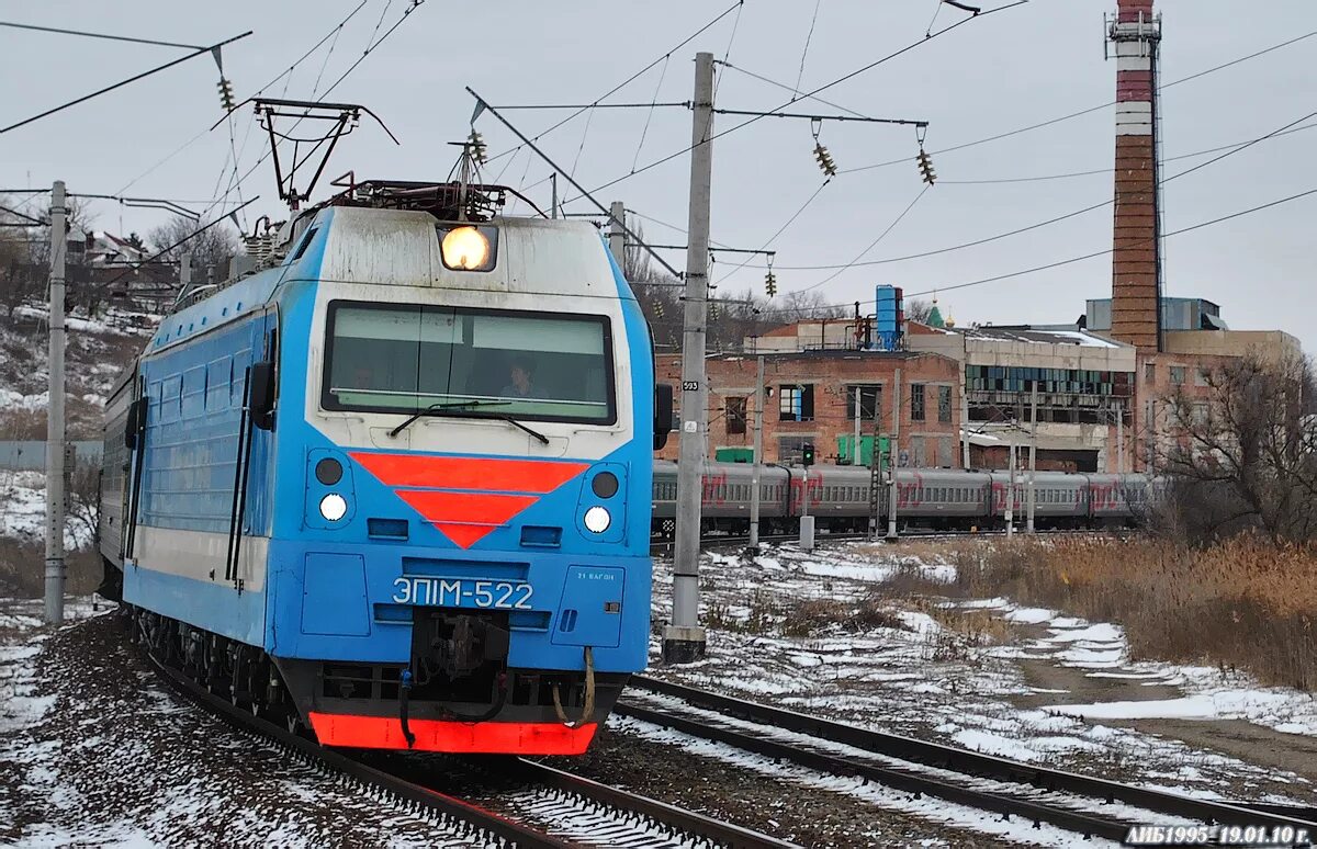 Жд станция шахтная ростовская область. Остановочный пункт аксай аксай. Электровоз вл80т 842. Эп1м-572. Железнодорожная аксай.