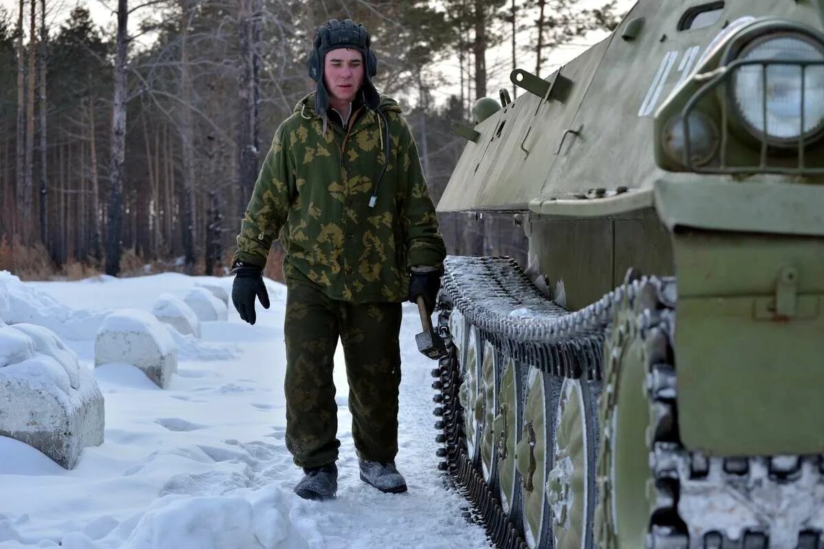 Механик водитель БТР. Экипировка механика водителя БМП. Военный механик водитель. Механик водитель в армии. Механики водители на сво