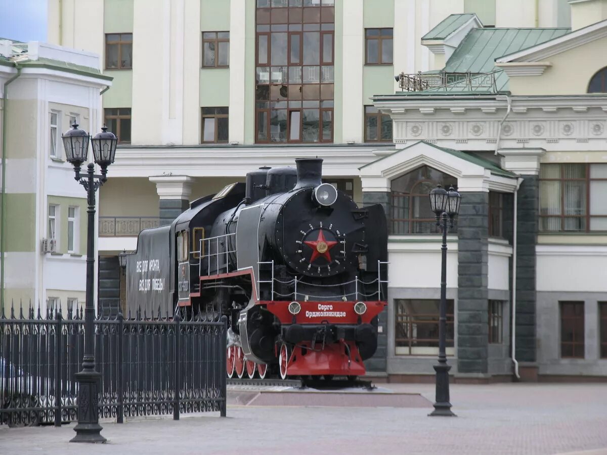 Красноярск Красноярская железная дорога. Паровоз на ЖД вокзале Красноярск. Станция Красноярск пассажирский. РЖД вокзал Красноярск. Крас ж д