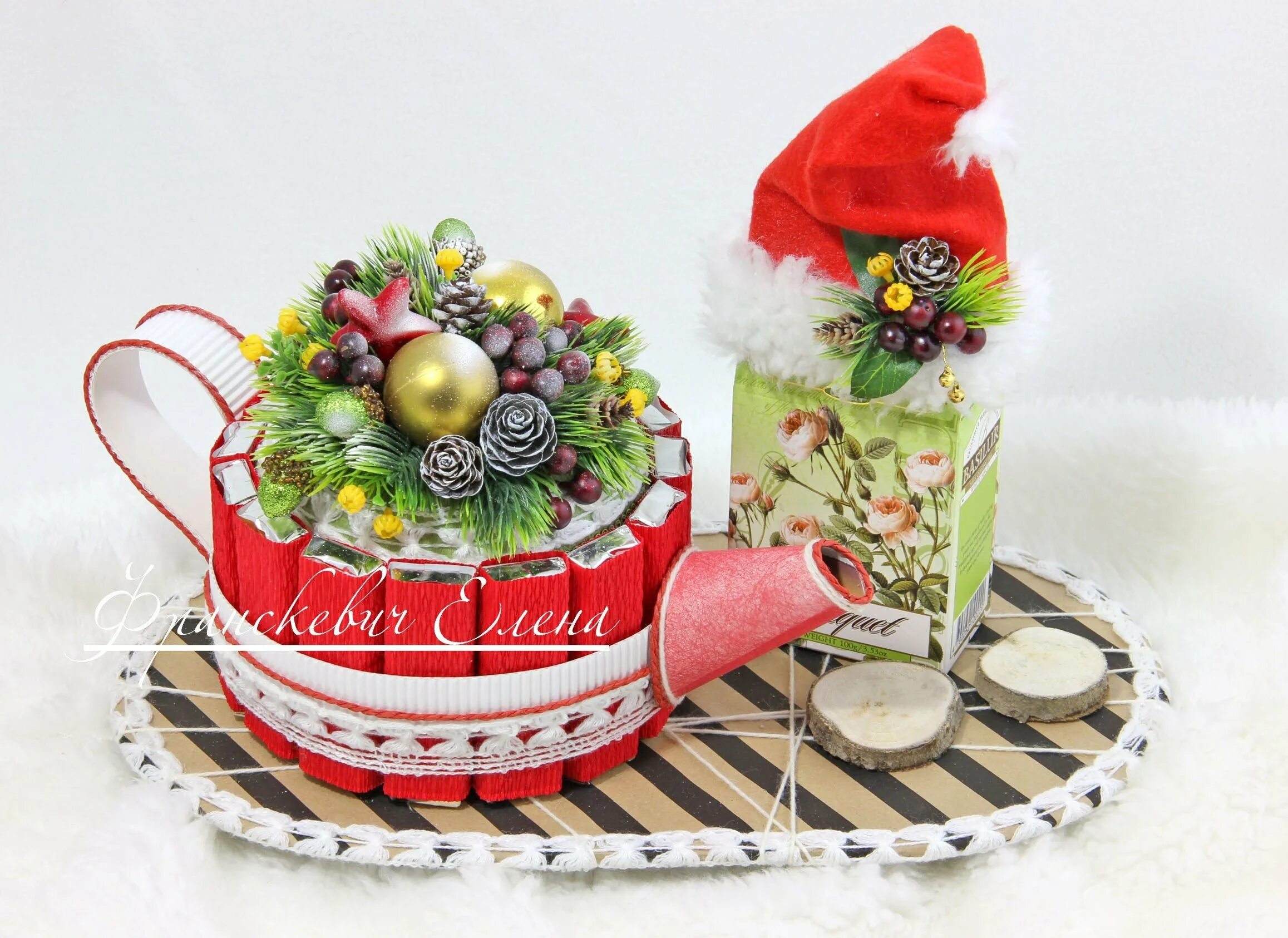 новогодняя композиция мини. сладкий новогодний подарок в кружке. кружка с конфетами на новый год. кружка с конфетами на новый год. новогодние кружки со сладостями.