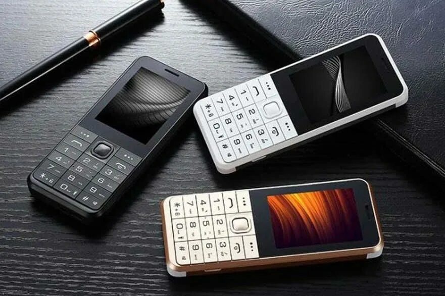 Саратов кнопочные телефоны. Nokia 2021 кнопочные. Nokia 2660 Flip. Кнопочный коммуникатор 2022. Тонкий кнопочный смартфон.