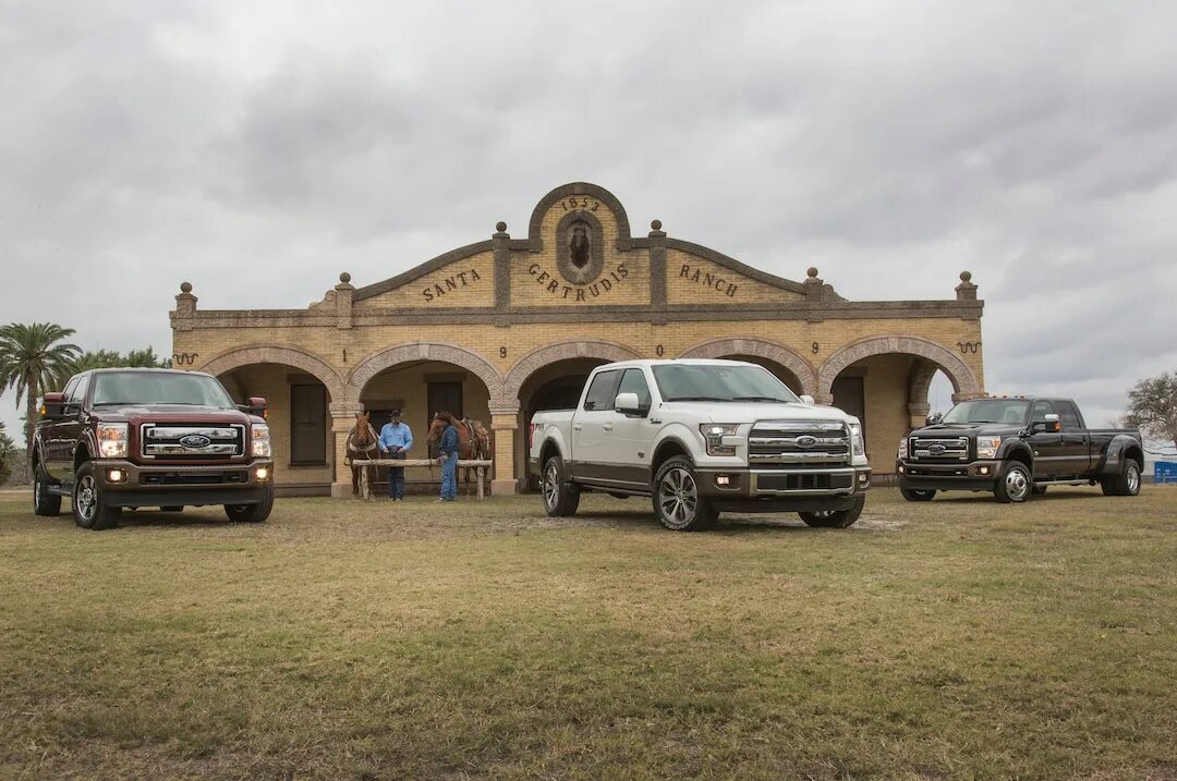 Ford ranch. Форд ранч вагон кинг. Пикапы форд кинг ранч. Штат техас и ранчо king ranch. Пикапы форд кинг ранч.