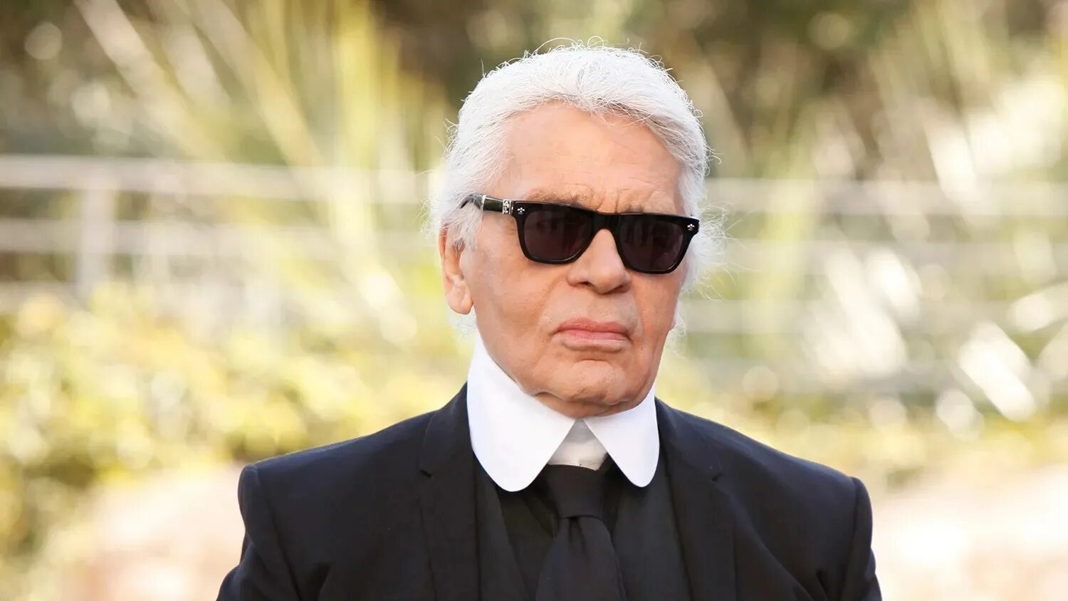 Karl lagerfeld без очков. Полковник хорст лагерфельд. Karl lagerfeld 2022. Лагерфельд без очков фото. Роберто кавалли.
