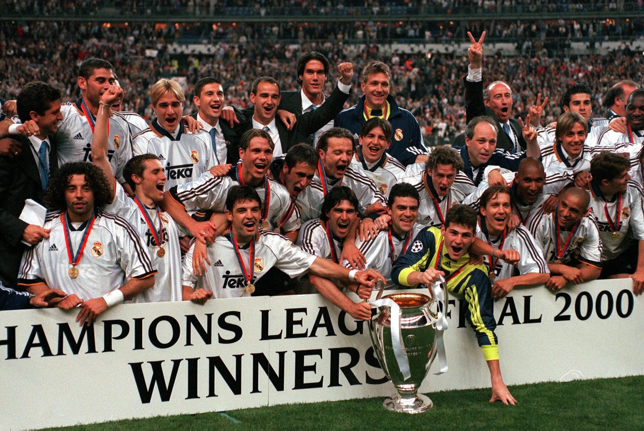 Уефа 2000. Реал Валенсия 1999-2000. Реал победитель ЛЧ 2000. Реал Мадрид 2000. Лига чемпионов 1999-2000 финал.
