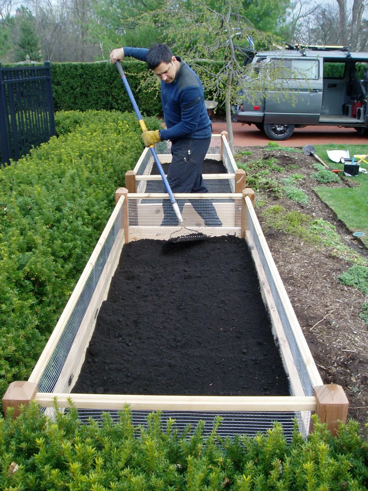 Сорвать грядки. Насыпные грядки. Грядки из досок. Сорвать грядки. Высокие грядки.