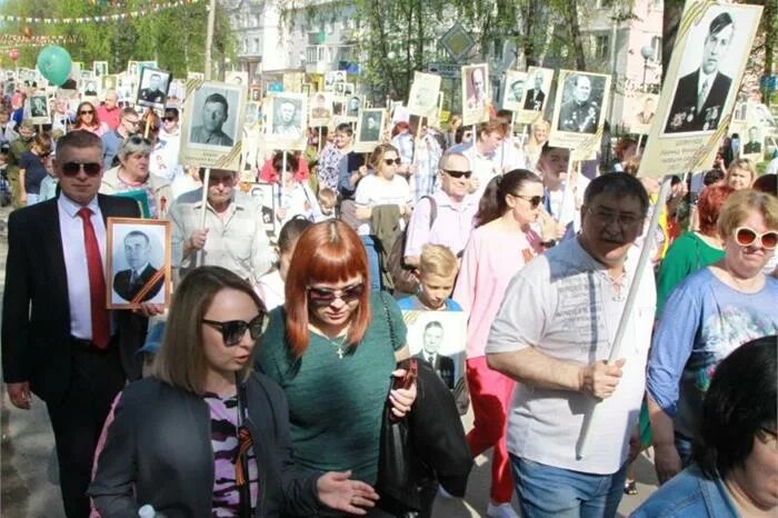 Аша в курсе. Аша в курсе черный. Аша в курсе подслушано.